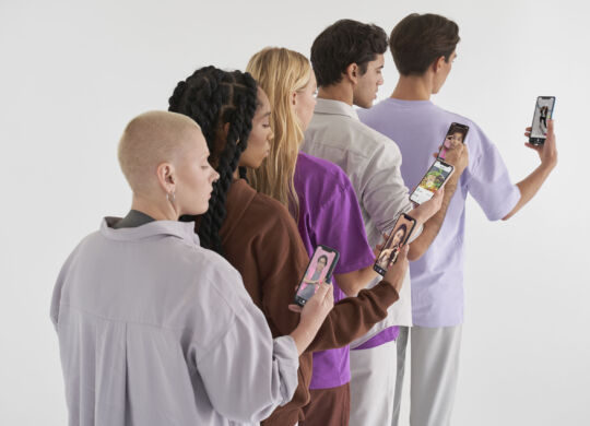 people-connected-social-media
